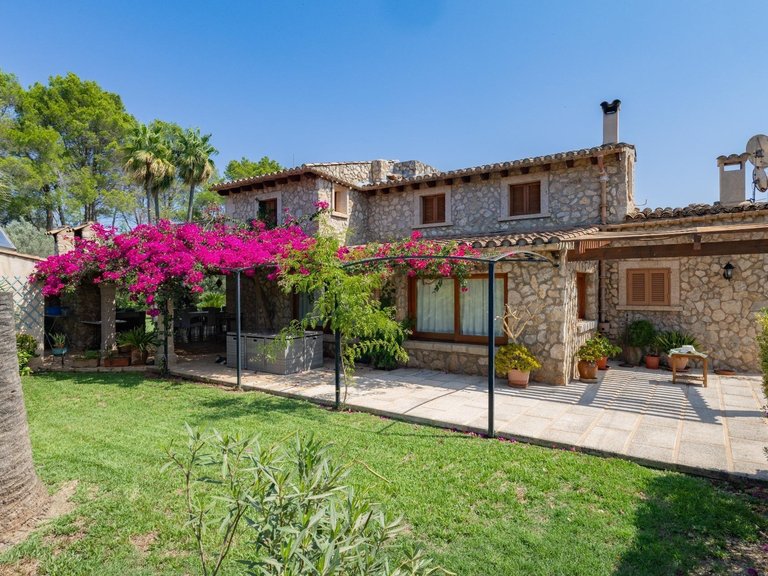 Finca with holiday rental licence 6' away from the sea , Pollença, Baleares 2