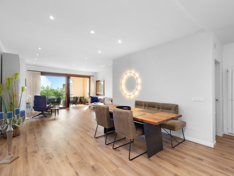 Newly refurbished 3 bedroom apartment with terrace and sea views in Bonanova , Palma de Mallorca, Baleares 5