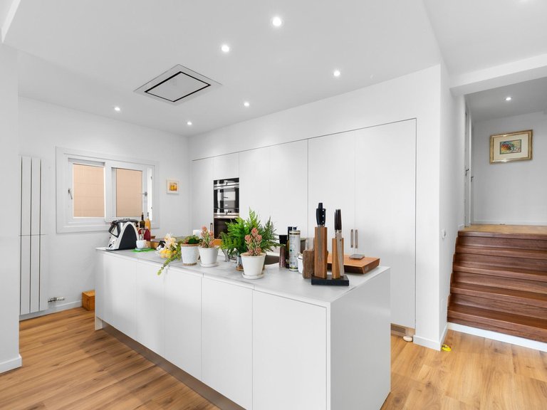 Newly refurbished 3 bedroom apartment with terrace and sea views in Bonanova , Palma de Mallorca, Baleares 8