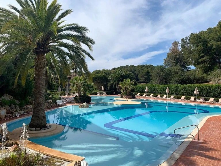 2-bed penthouse in a pleasant development with lovely views in Bendinat , Calvià, Baleares 1
