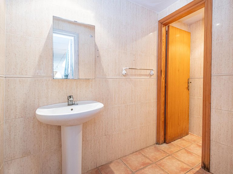 OPPORTUNITY IN MALLORCA! Commercial Premises for Sale and Business Transfer in Cala Bona , Son Servera, Baleares 18