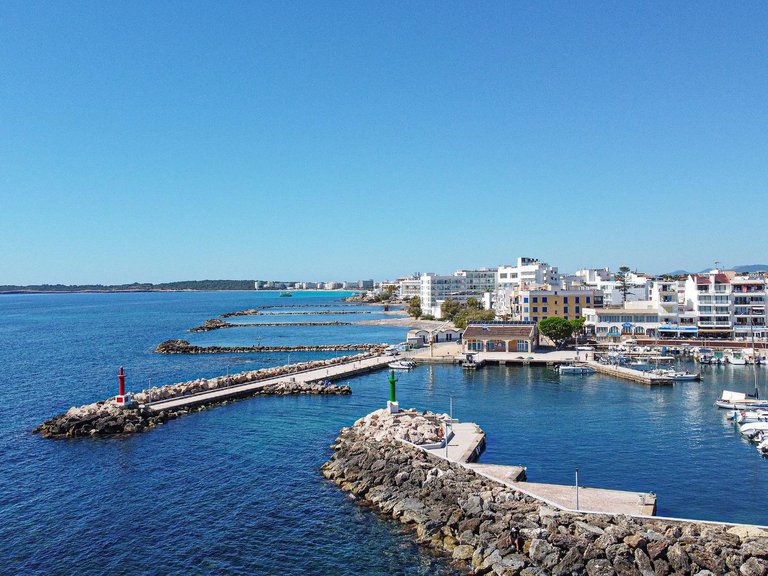 OPPORTUNITY IN MALLORCA! Commercial Premises for Sale and Business Transfer in Cala Bona , Son Servera, Baleares 19