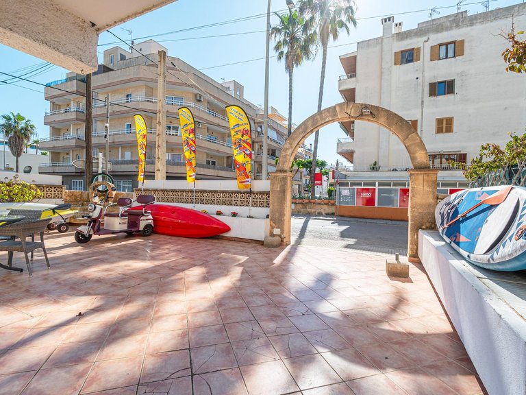 OPPORTUNITY IN MALLORCA! Commercial Premises for Sale and Business Transfer in Cala Bona , Son Servera, Baleares 2