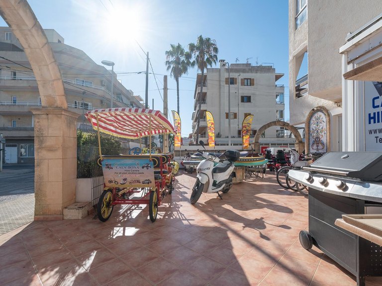 OPPORTUNITY IN MALLORCA! Commercial Premises for Sale and Business Transfer in Cala Bona , Son Servera, Baleares 23