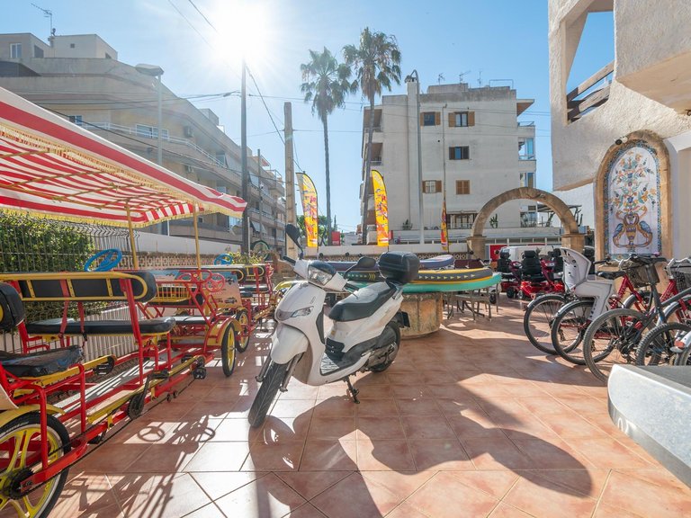OPPORTUNITY IN MALLORCA! Commercial Premises for Sale and Business Transfer in Cala Bona , Son Servera, Baleares 3