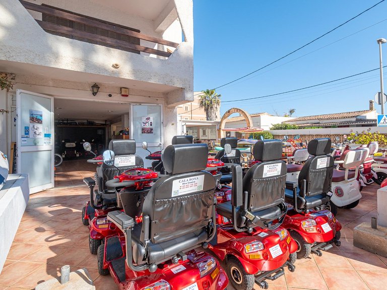 OPPORTUNITY IN MALLORCA! Commercial Premises for Sale and Business Transfer in Cala Bona , Son Servera, Baleares 5