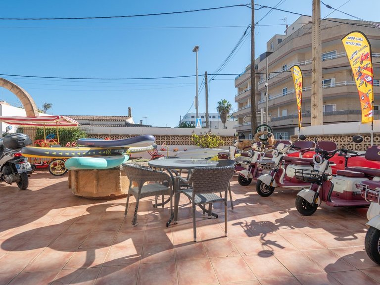 OPPORTUNITY IN MALLORCA! Commercial Premises for Sale and Business Transfer in Cala Bona , Son Servera, Baleares 6