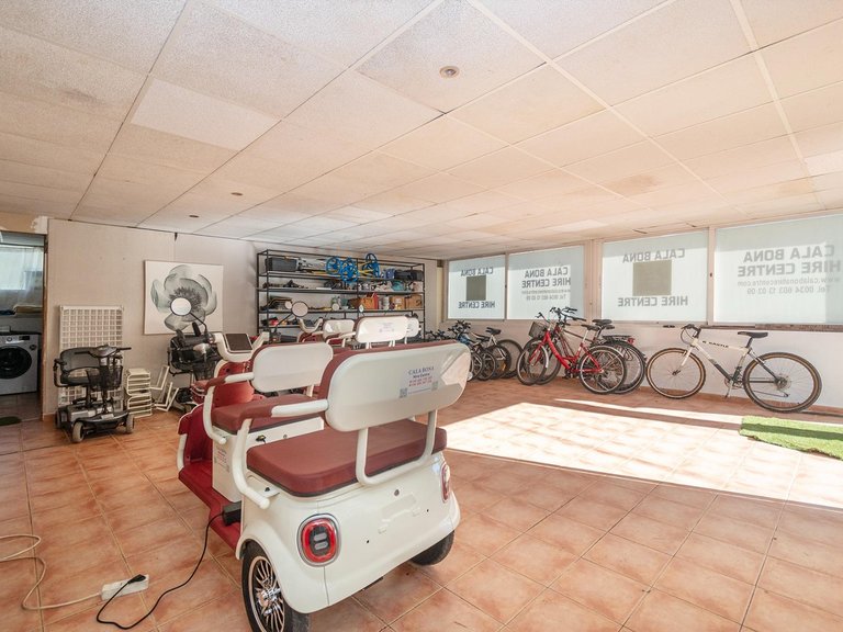 OPPORTUNITY IN MALLORCA! Commercial Premises for Sale and Business Transfer in Cala Bona , Son Servera, Baleares 7