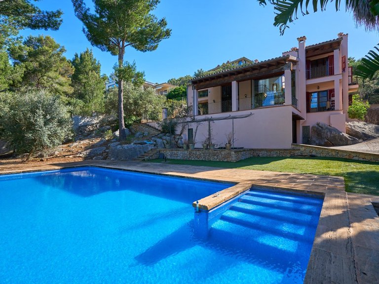 4-bedroom villa with ETV, garden, pool and garage , Esporles, Baleares 1