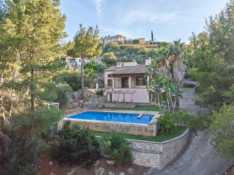 4-bedroom villa with ETV, garden, pool and garage , Esporles, Baleares 3
