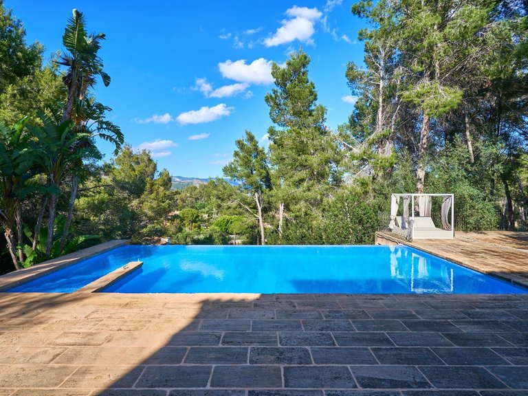 4-bedroom villa with ETV, garden, pool and garage , Esporles, Baleares 8