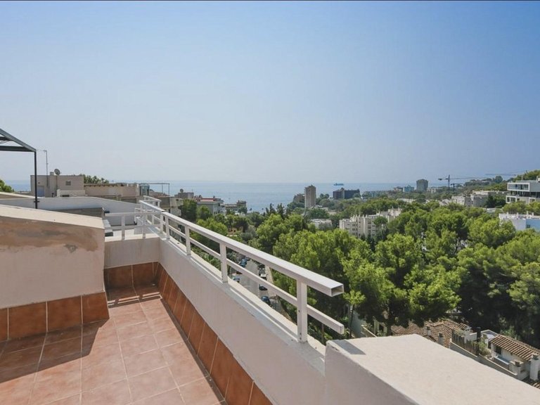 4-bed renovated triplex with terrace, garage and sea views in Cas Catala , Calvià, Baleares 26