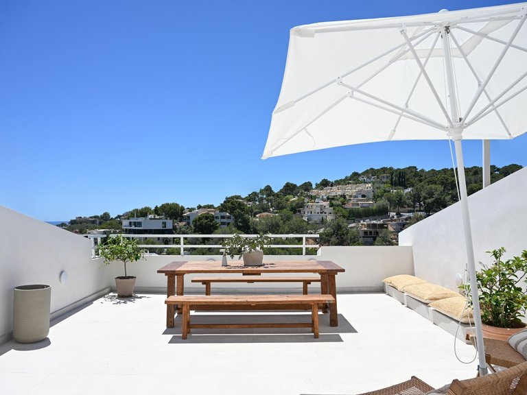 4-bed renovated triplex with terrace, garage and sea views in Cas Catala , Calvià, Baleares 5