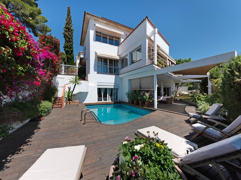 Villa with Partial Sea Views and Premium Amenities in Sant Agustí. , Palma de Mallorca, Baleares 4