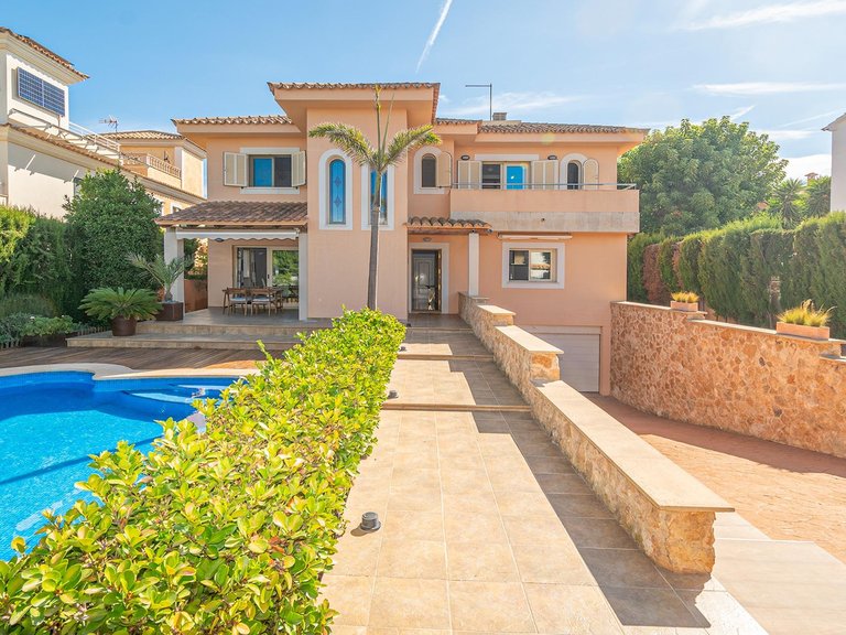 Semi-detached villa with swimming pool, solarium and garage, 4 minutes from the beach and golf course. , Llucmajor, Baleares 11