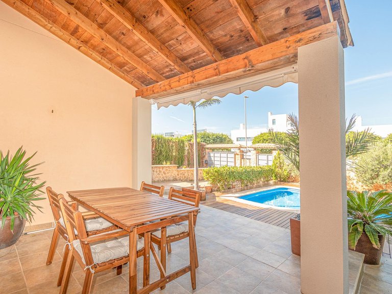 Semi-detached villa with swimming pool, solarium and garage, 4 minutes from the beach and golf course. , Llucmajor, Baleares 14