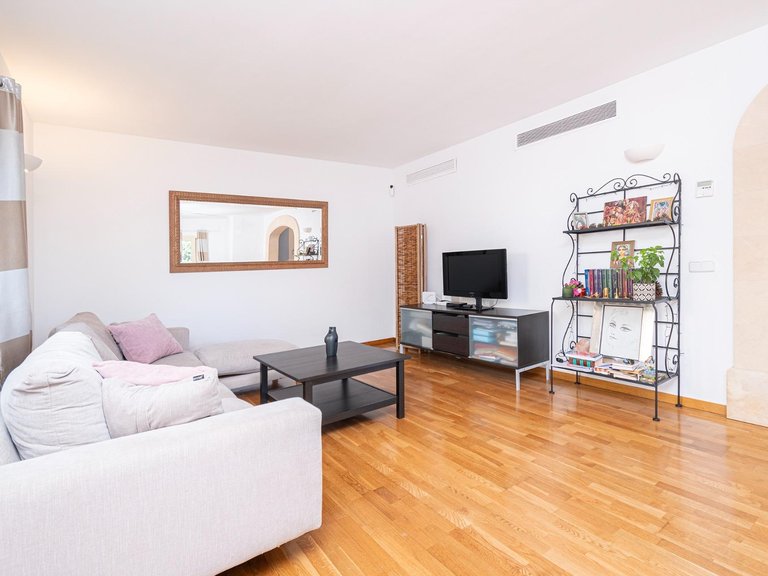 Semi-detached villa with swimming pool, solarium and garage, 4 minutes from the beach and golf course. , Llucmajor, Baleares 16