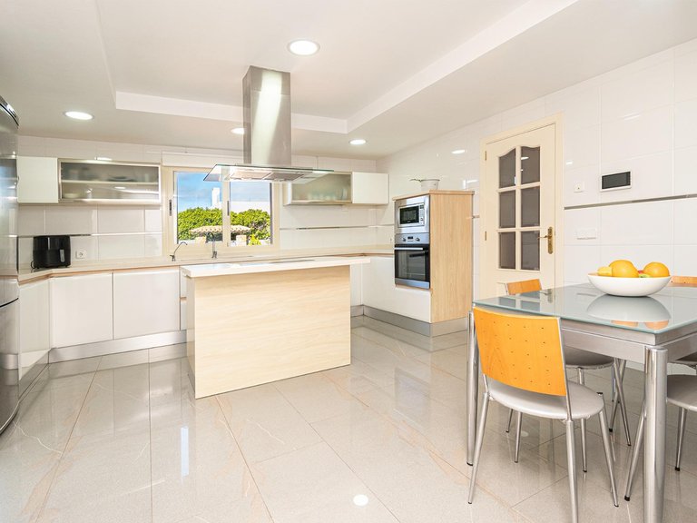 Semi-detached villa with swimming pool, solarium and garage, 4 minutes from the beach and golf course. , Llucmajor, Baleares 22