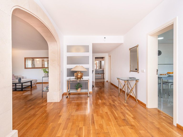 Semi-detached villa with swimming pool, solarium and garage, 4 minutes from the beach and golf course. , Llucmajor, Baleares 24