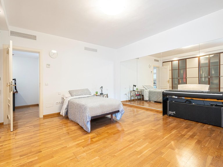 Semi-detached villa with swimming pool, solarium and garage, 4 minutes from the beach and golf course. , Llucmajor, Baleares 28