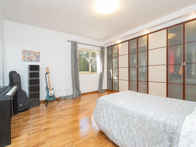 Semi-detached villa with swimming pool, solarium and garage, 4 minutes from the beach and golf course. , Llucmajor, Baleares 29