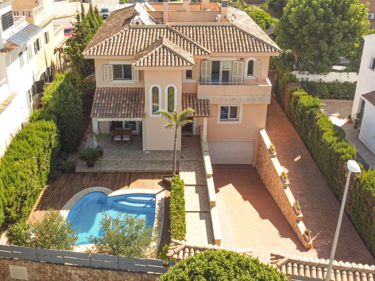 Semi-detached villa with swimming pool, solarium and garage, 4 minutes from the beach and golf course. , Llucmajor, Baleares 3