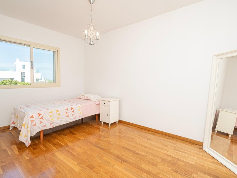 Semi-detached villa with swimming pool, solarium and garage, 4 minutes from the beach and golf course. , Llucmajor, Baleares 30