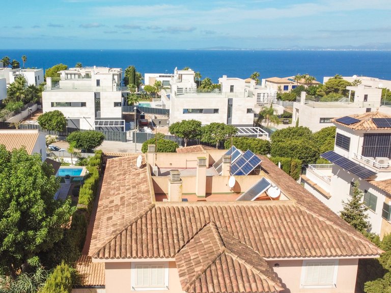 Semi-detached villa with swimming pool, solarium and garage, 4 minutes from the beach and golf course. , Llucmajor, Baleares 4