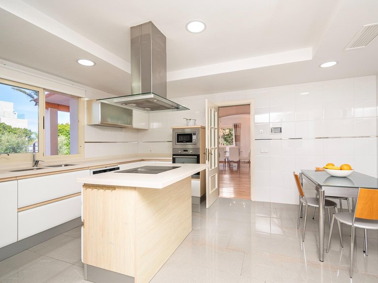 Semi-detached villa with swimming pool, solarium and garage, 4 minutes from the beach and golf course. , Llucmajor, Baleares 14