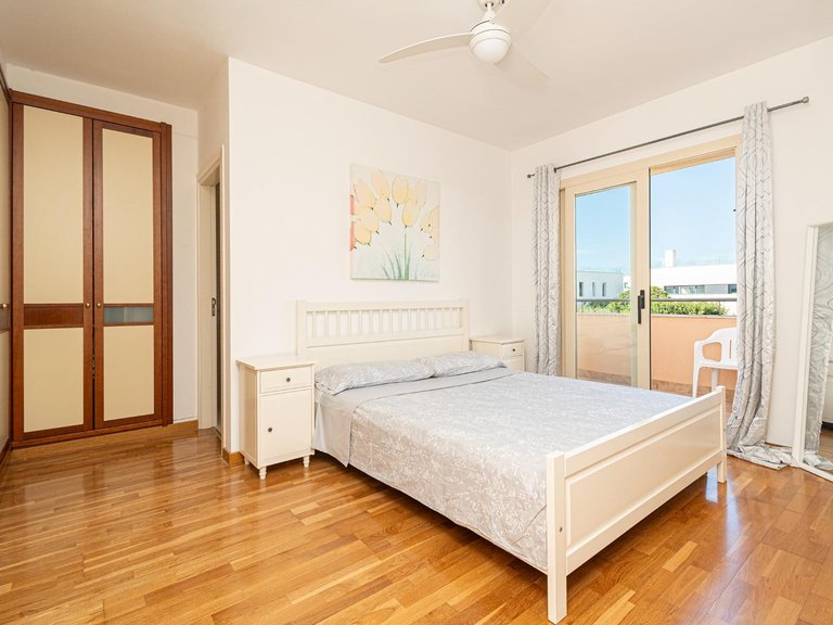 Semi-detached villa with swimming pool, solarium and garage, 4 minutes from the beach and golf course. , Llucmajor, Baleares 28