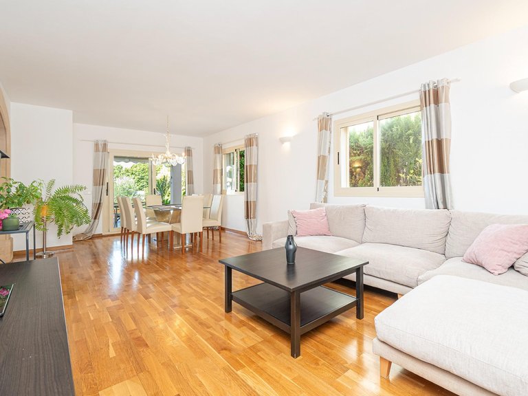 Semi-detached villa with swimming pool, solarium and garage, 4 minutes from the beach and golf course. , Llucmajor, Baleares 9