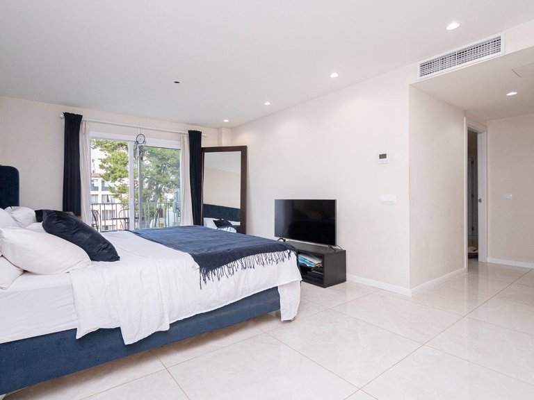 Renovated 3-bedroom flat with terrace in Santa Catalina , Palma de Mallorca, Baleares 14