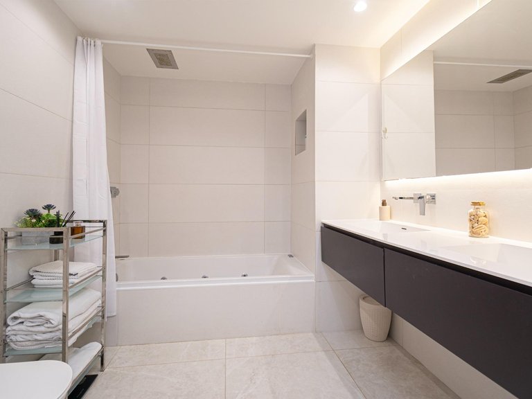Renovated 3-bedroom flat with terrace in Santa Catalina , Palma de Mallorca, Baleares 17