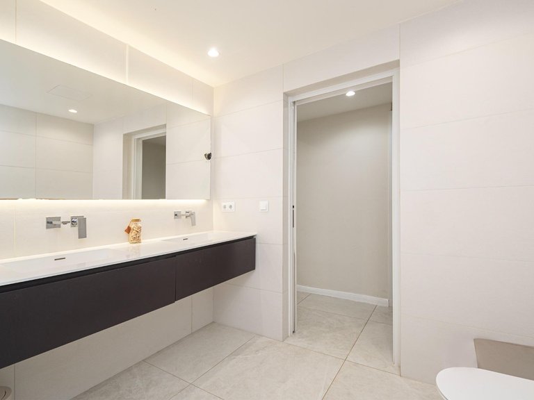 Renovated 3-bedroom flat with terrace in Santa Catalina , Palma de Mallorca, Baleares 18