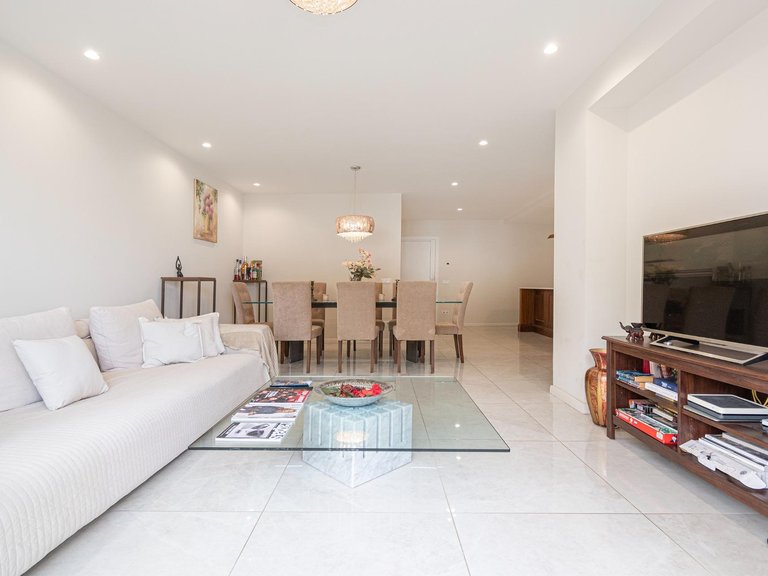 Renovated 3-bedroom flat with terrace in Santa Catalina , Palma de Mallorca, Baleares 2