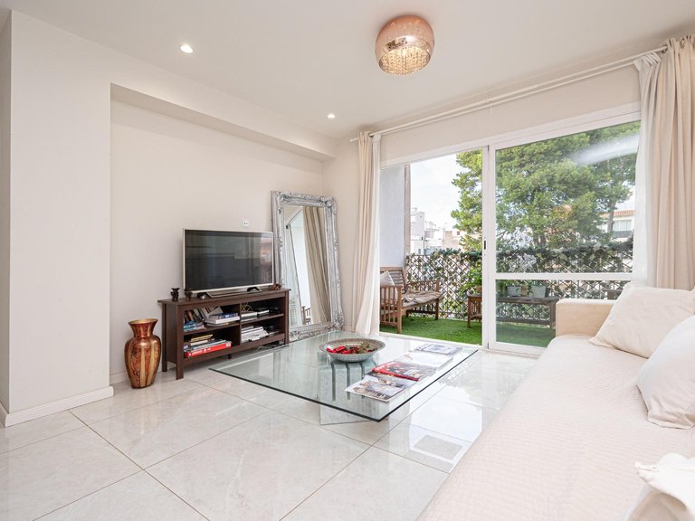 Renovated 3-bedroom flat with terrace in Santa Catalina , Palma de Mallorca, Baleares 3