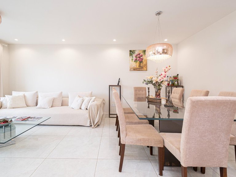 Renovated 3-bedroom flat with terrace in Santa Catalina , Palma de Mallorca, Baleares 4