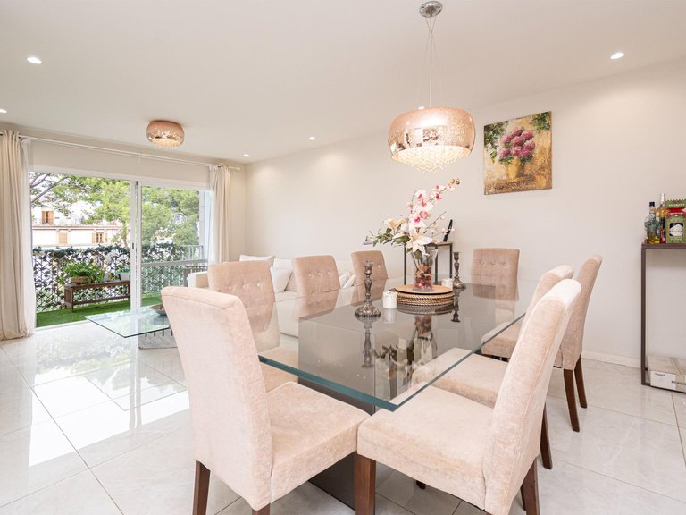 Renovated 3-bedroom flat with terrace in Santa Catalina , Palma de Mallorca, Baleares 1