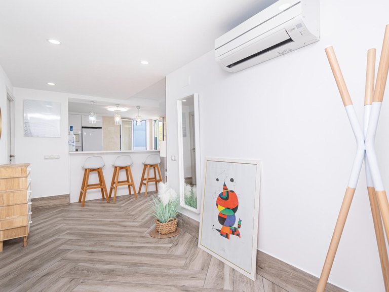 Fully Renovated 3-Bedroom Penthouse with Beach Access, Terrace and Parking – For Seasonal Rent in Magaluf , Calvià, Baleares 12