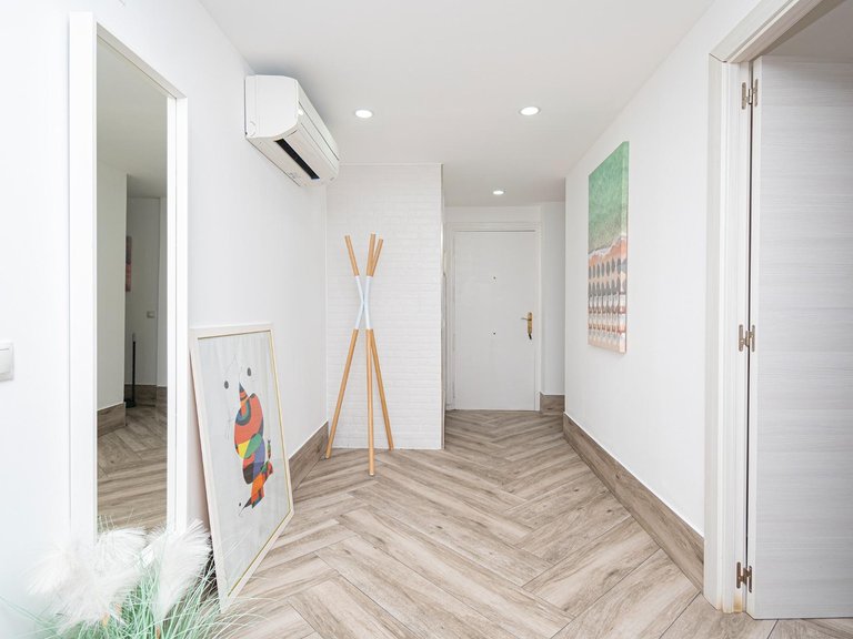 Fully Renovated 3-Bedroom Penthouse with Beach Access, Terrace and Parking – For Seasonal Rent in Magaluf , Calvià, Baleares 13