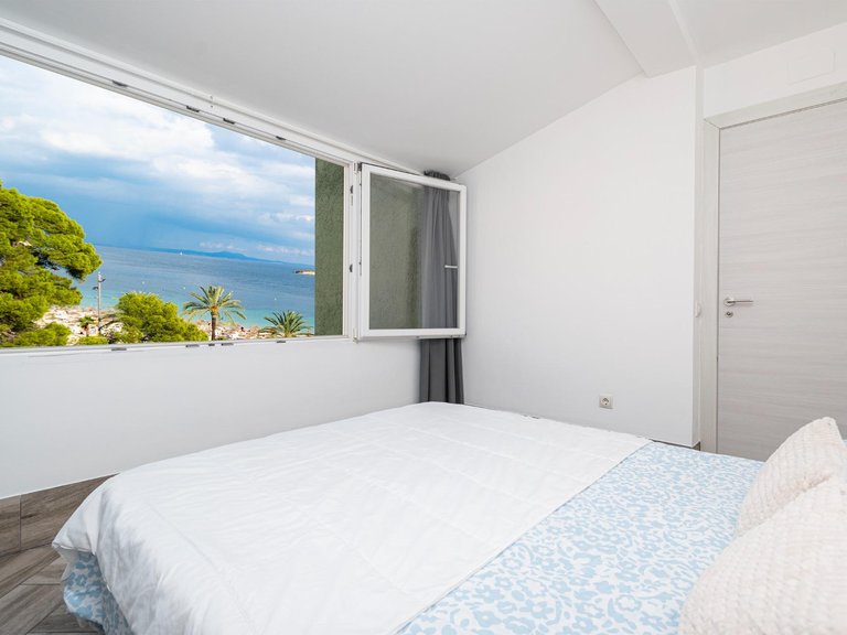 Fully Renovated 3-Bedroom Penthouse with Beach Access, Terrace and Parking – For Seasonal Rent in Magaluf , Calvià, Baleares 15