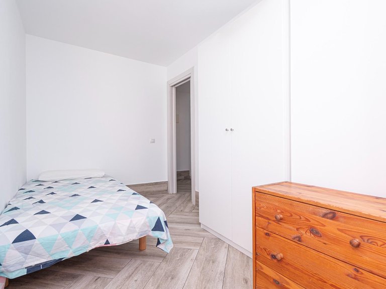 Fully Renovated 3-Bedroom Penthouse with Beach Access, Terrace and Parking – For Seasonal Rent in Magaluf , Calvià, Baleares 19