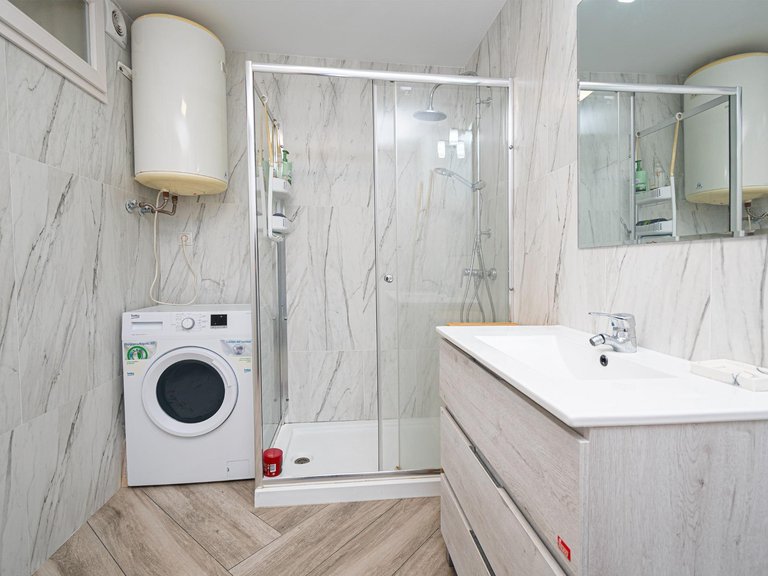 Fully Renovated 3-Bedroom Penthouse with Beach Access, Terrace and Parking – For Seasonal Rent in Magaluf , Calvià, Baleares 23