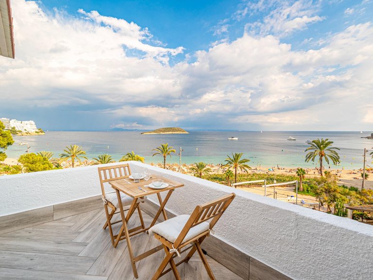 Fully Renovated 3-Bedroom Penthouse with Beach Access, Terrace and Parking – For Seasonal Rent in Magaluf , Calvià, Baleares 25