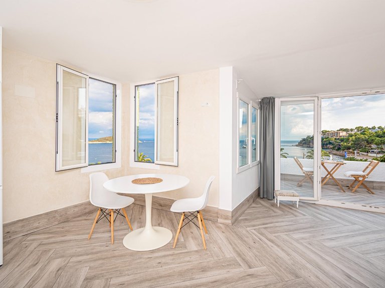 Fully Renovated 3-Bedroom Penthouse with Beach Access, Terrace and Parking – For Seasonal Rent in Magaluf , Calvià, Baleares 6