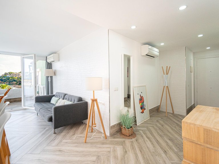 Fully Renovated 3-Bedroom Penthouse with Beach Access, Terrace and Parking – For Seasonal Rent in Magaluf , Calvià, Baleares 9