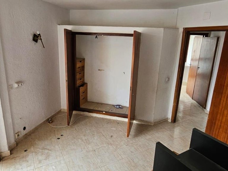 Apartment with terraces to renovate in El Terreno with side sea views , Palma de Mallorca, Baleares 10