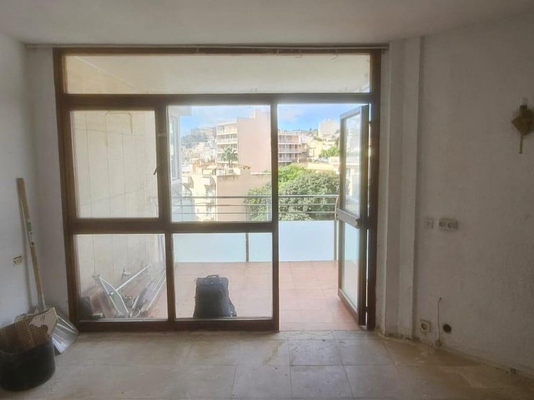 Apartment with terraces to renovate in El Terreno with side sea views , Palma de Mallorca, Baleares 5