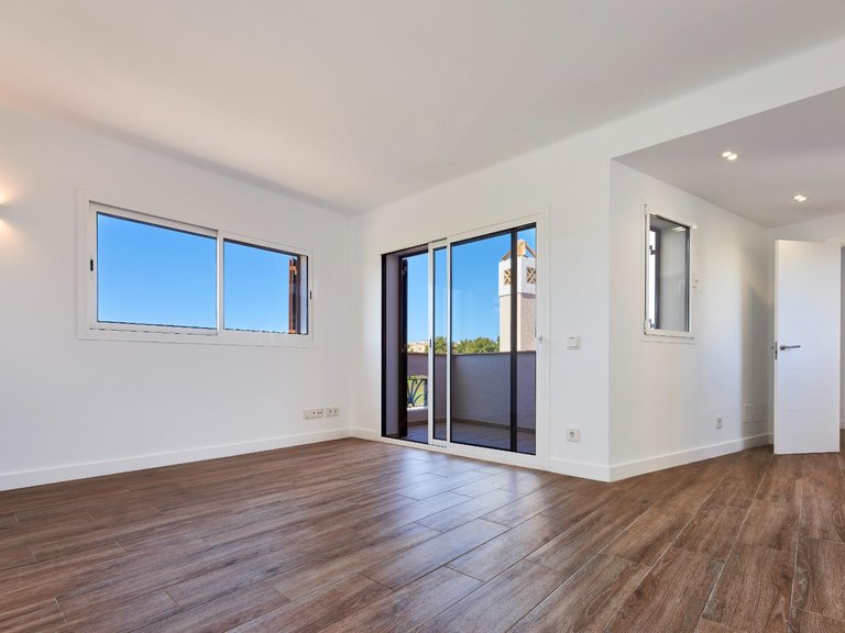 Exclusive villa on the front line of the golf course in Nova Santa Ponsa. , Calvià, Baleares 18