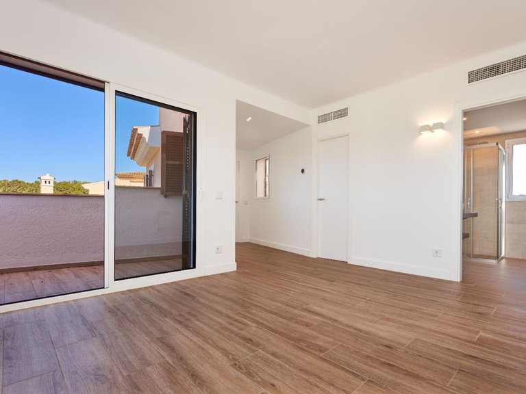 Exclusive villa on the front line of the golf course in Nova Santa Ponsa. , Calvià, Baleares 19